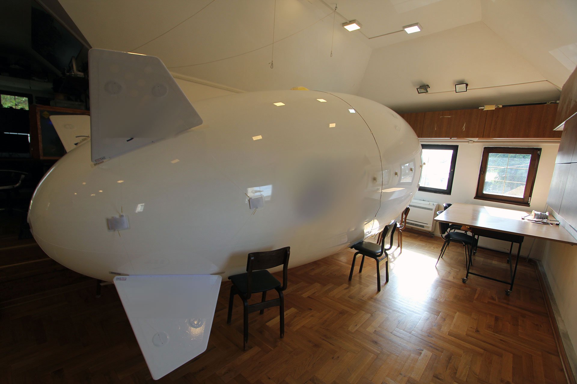 Aerostato a forma di Zeppelin con carico utile di 2 kg